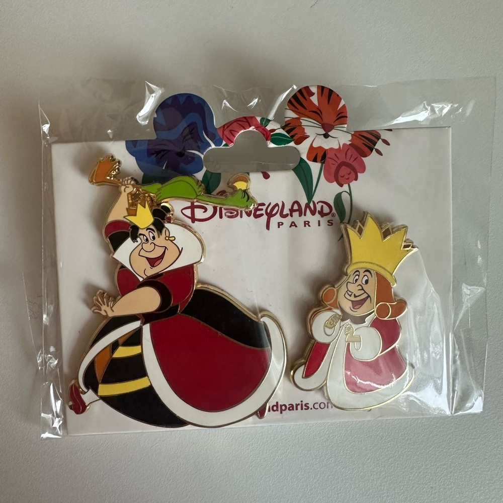 Disneyland Paris Queen of Hearts Pin Set